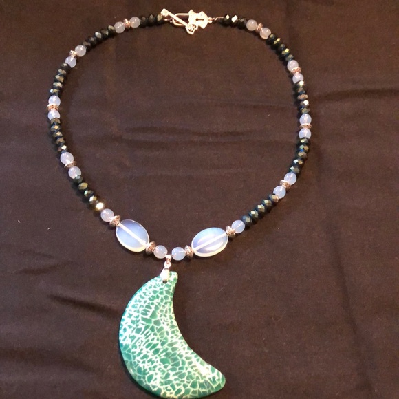 Dragon Veins moon necklace - Picture 3 of 6